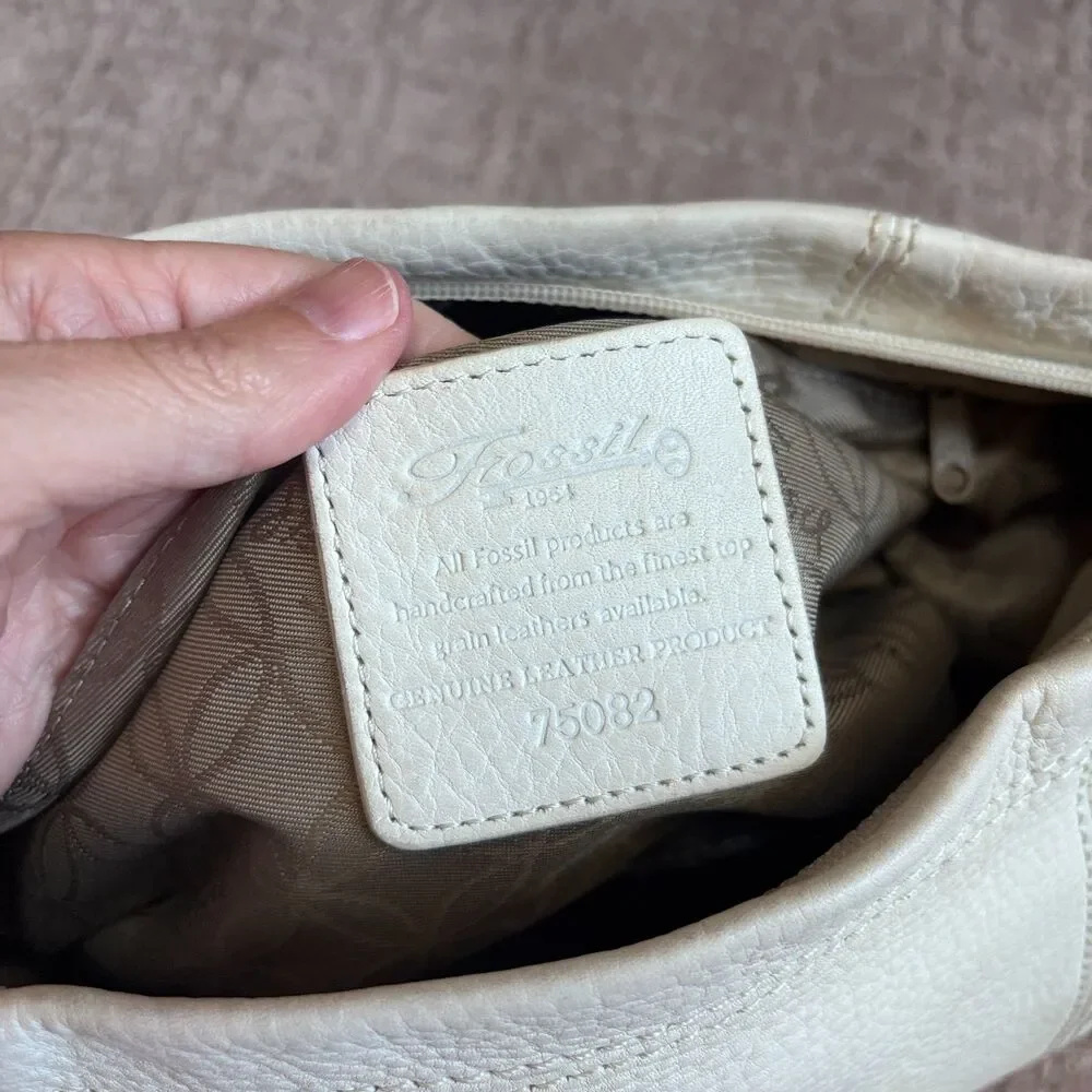 Fossil Cloud White Cargo Hobo Bag Pebbled Leather Cream Purse Zip Up Key Charm